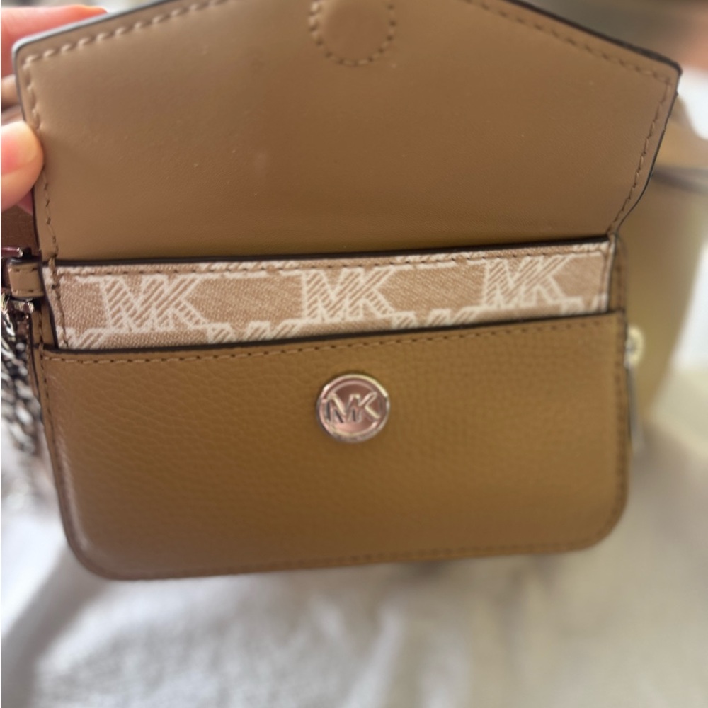 Michael Kors Tan Crossbody BUM Bag - Picture 4 of 5